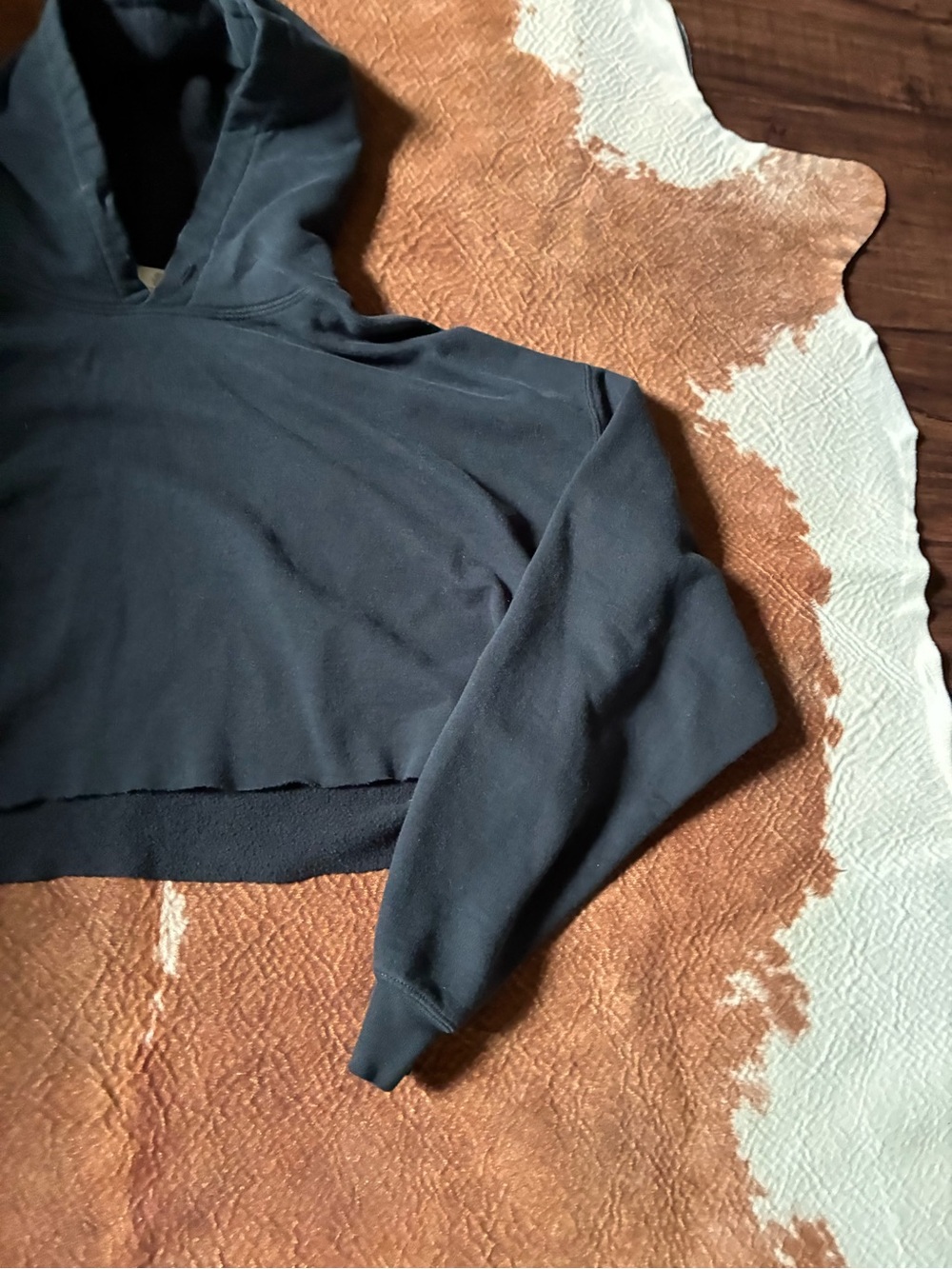 Black Hanes cropped sweatshirt
Tagged a XL fits small - large best - Picture 2 of 3